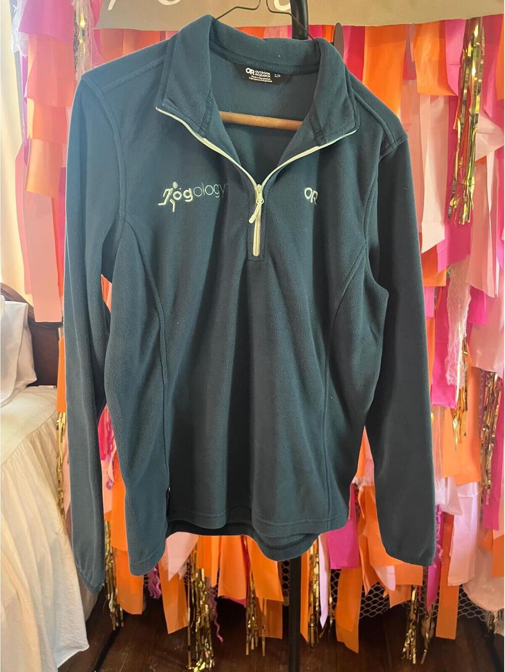 48. JOGOLOGY FLEECE PULLOVER
